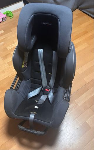 Silla coche Klippan 2 plus, color negro y gris.