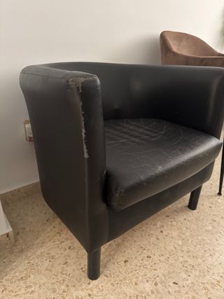 Sillón negro de piel tengo 4 iguales