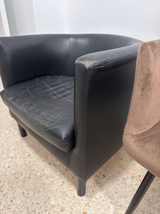Sillón negro de piel tengo 4 iguales