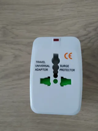 Adaptador universal para enchufes