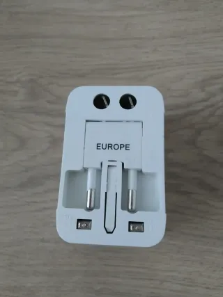 Adaptador universal para enchufes