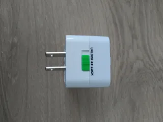 Adaptador universal para enchufes