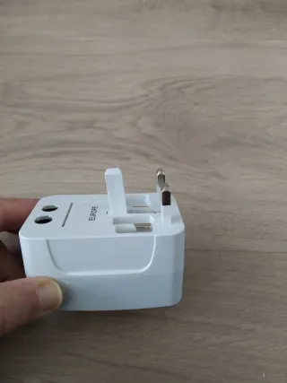Adaptador universal para enchufes