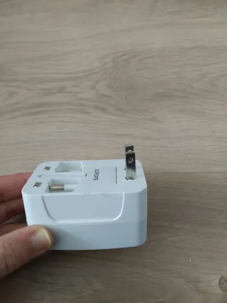 Adaptador universal para enchufes