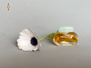 Miniatura KNOWING, de Estee Lauder