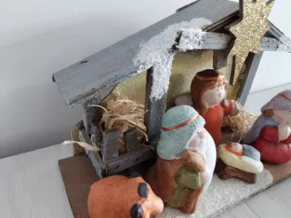 Pesebre y Bolas Navideñas Cerámica y Madera