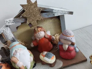 Pesebre y Bolas Navideñas Cerámica y Madera