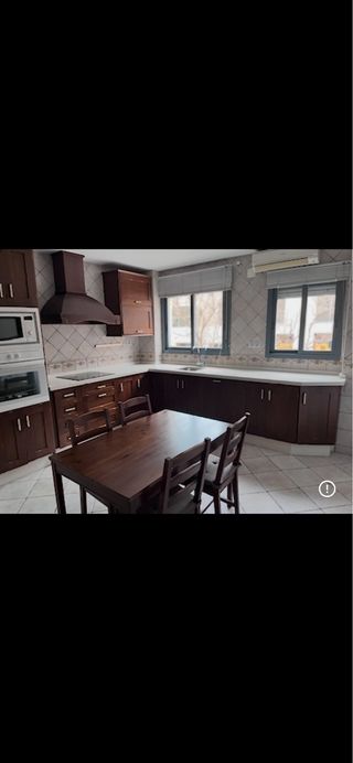 Cocina de madera marrón