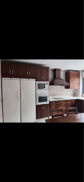 Cocina de madera marrón