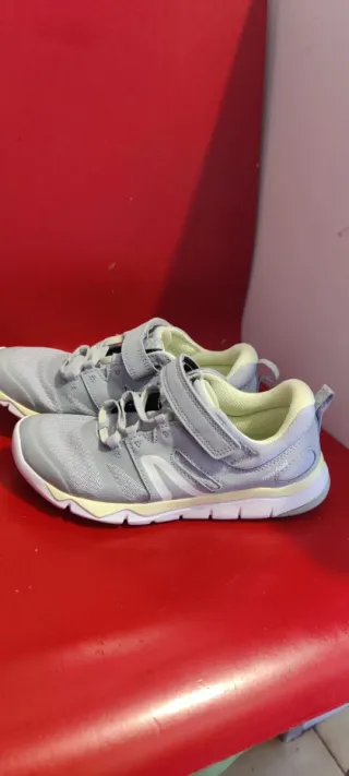 Zapatillas deportivas grises y amarillas talla 38