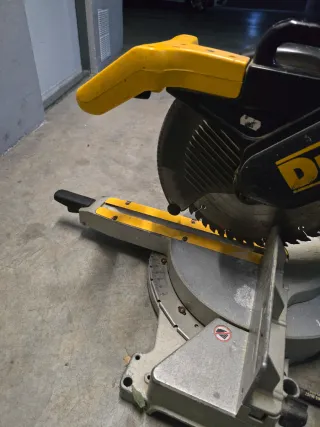 Ingletadora DeWalt DW708 Telescópica