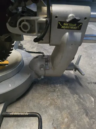 Ingletadora DeWalt DW708 Telescópica