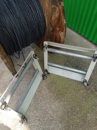 2 Dispensadores de cable para bobinas de madera
