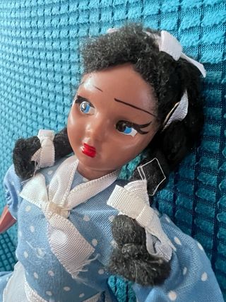 Muñeca vintage morenita con trenzas 25cm