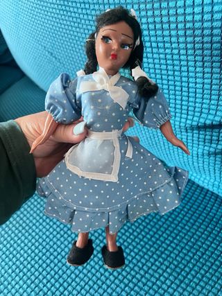 Muñeca vintage morenita con trenzas 25cm