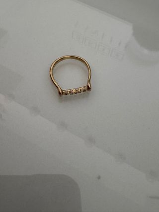 Anillo Uno de 50 Dorado con Circonitas