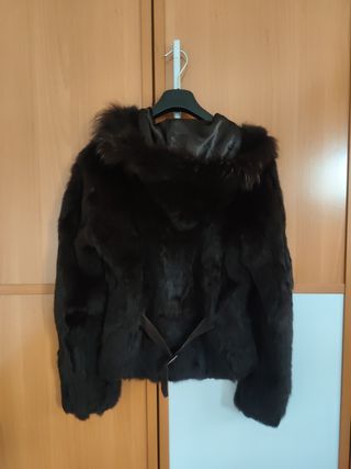 Abrigo de piel marrón