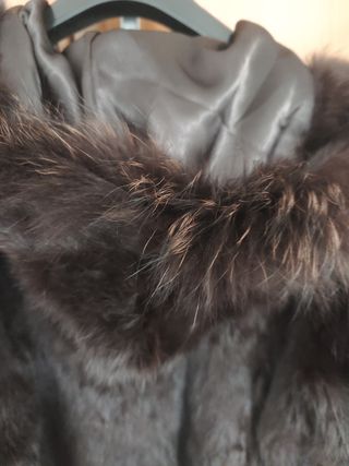 Abrigo de piel marrón