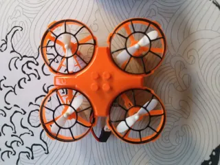 Mini Dron Portátil Naranja y Negro