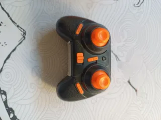 Mini Dron Portátil Naranja y Negro