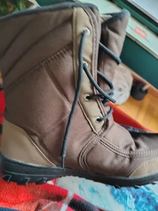 Botas montaña Quechua T42