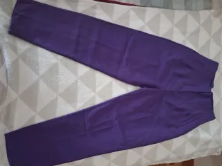 Pantalones vaqueros negros rotos