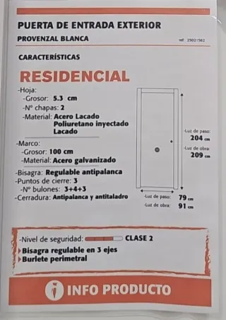 Puerta de entrada blanca exterior