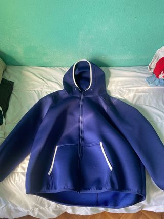 Chaqueta térmica azul sin usar