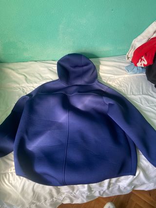 Chaqueta térmica azul sin usar