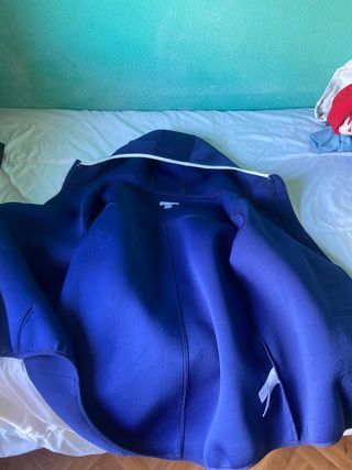 Chaqueta térmica azul sin usar