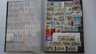 CLASIFICADOR CON 1460 SELLOS MAYORMENTE NUEVOS.