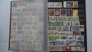 CLASIFICADOR CON 1460 SELLOS MAYORMENTE NUEVOS.