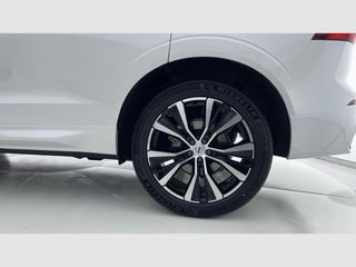 Volvo XC60 2.0 B5G AWD Plus Dark Auto 🇸🇪