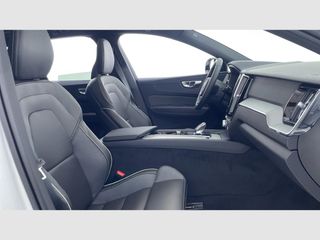 Volvo XC60 2.0 B5G AWD Plus Dark Auto 🇸🇪