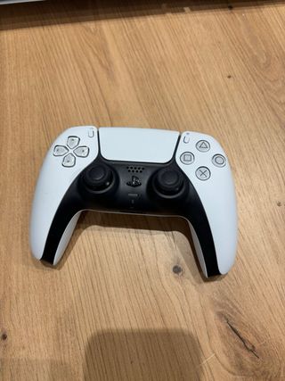 PlayStation 5 con mando