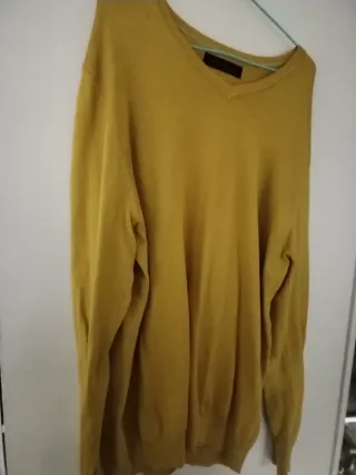 Jersey mostaza cuello V