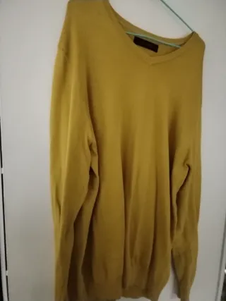 Jersey mostaza cuello V