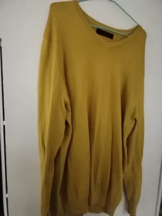 Jersey mostaza cuello V