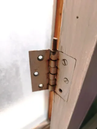 Puerta de paso acristalada estilo Mid-Century.