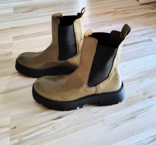 Botines verdes oliva modernos.Venta en persona.