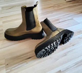 Botines verdes oliva modernos.Venta en persona.