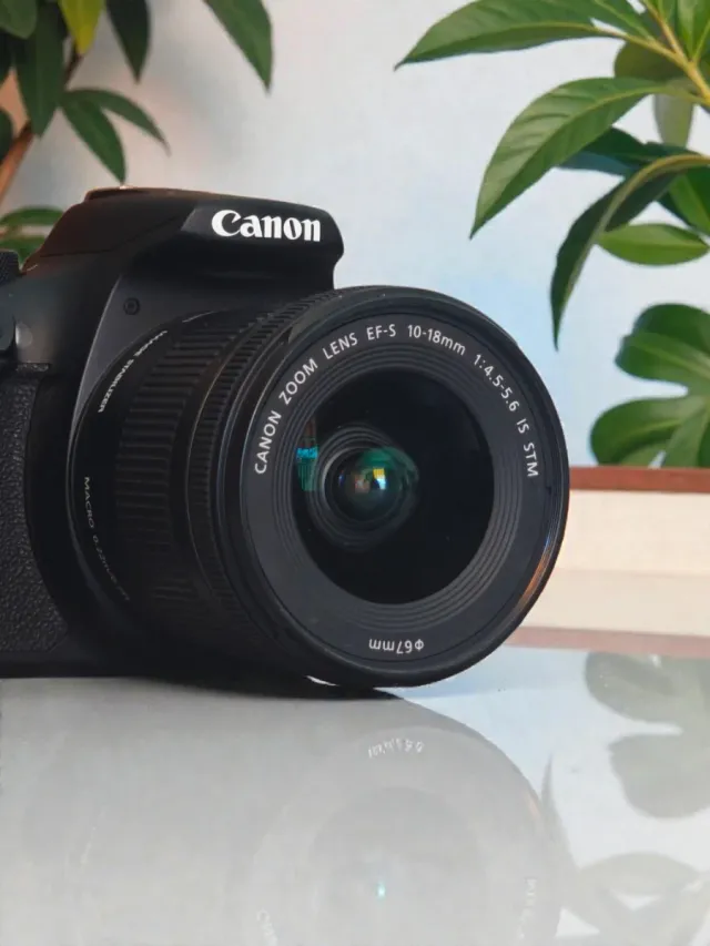 Canon EOS 1300D Nero + 10-18mm