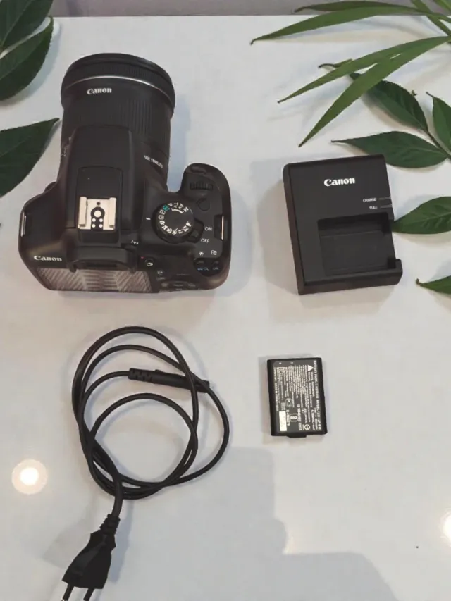 Canon EOS 1300D Nero + 10-18mm