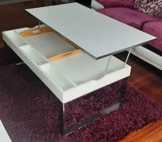 Mesa de centro moderna blanca y plateada