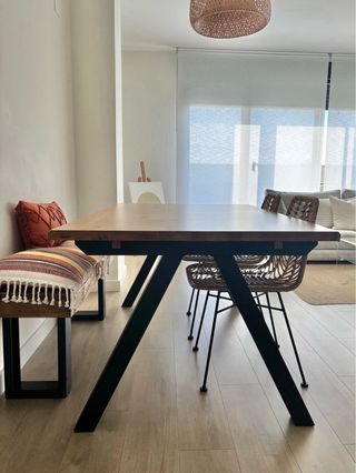 Pack Mesa de comedor + Banco + (x2) Sillas Sklum