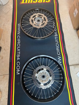 Juego llantas completo Kawasaki 2025