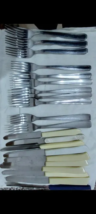 Lotto 100 Posate anni 70-80..prezzo da concordare