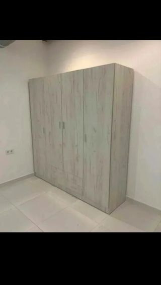 Armario de madera beige y gris