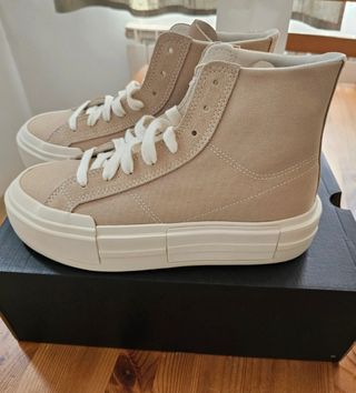 All Star Converse beige y blanco