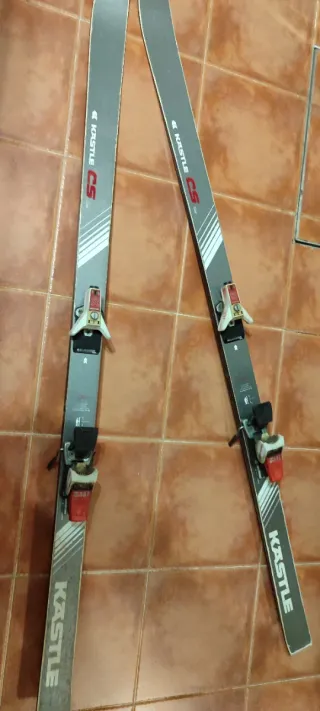 2 Pares Esquí Alpino Kastle CS